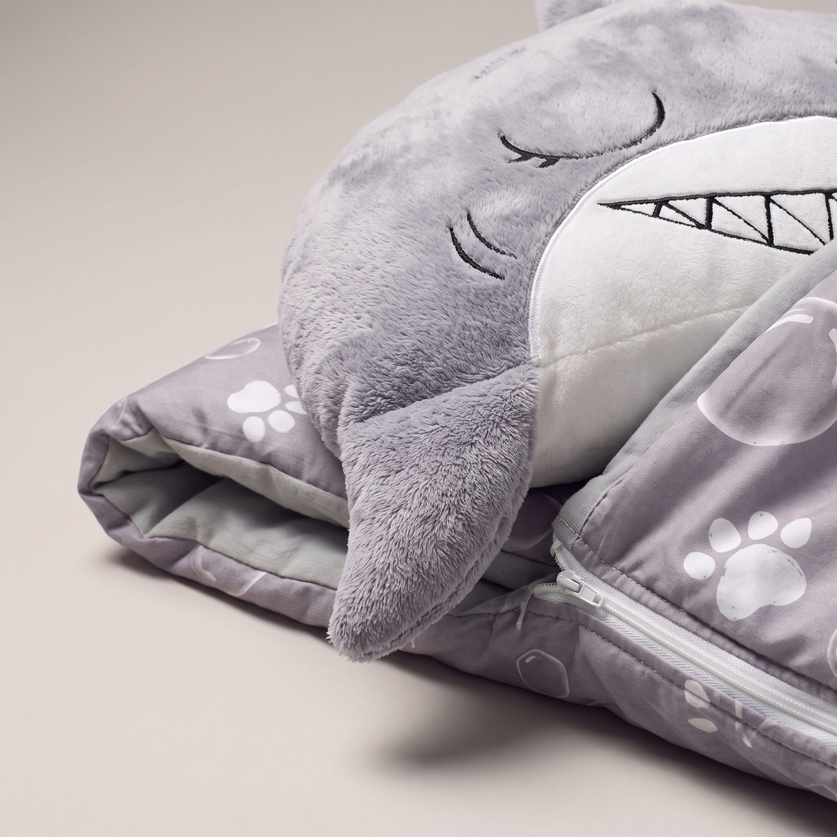 Sac de couchage peluche transformable en coussin | Aguavena